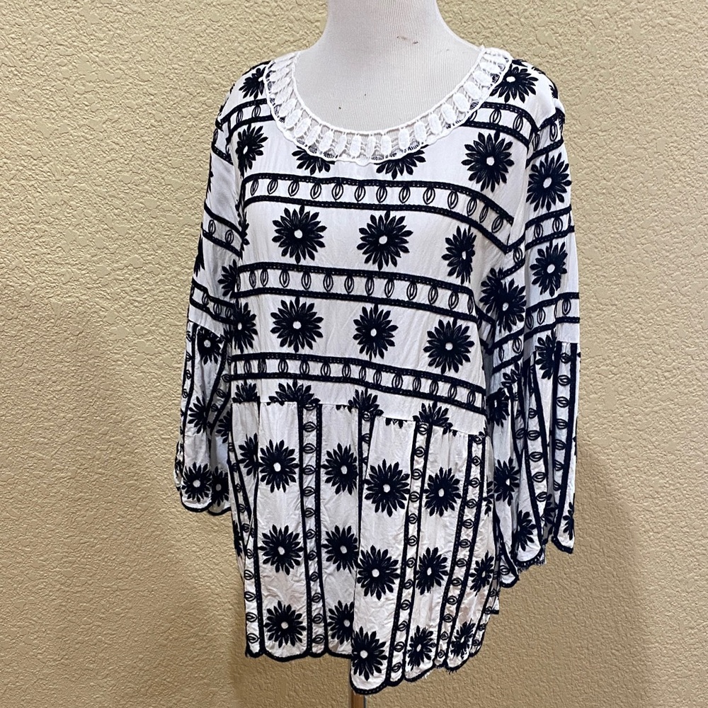 Chic Black and White Floral Women's Blouse